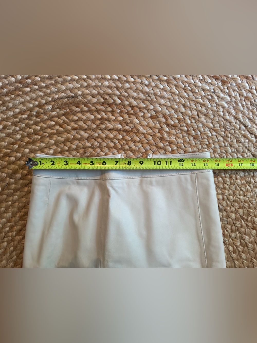 Danier Genuine Leather Ivory Mini Skirt Size 4 Front Zip - Picture 6 of 7